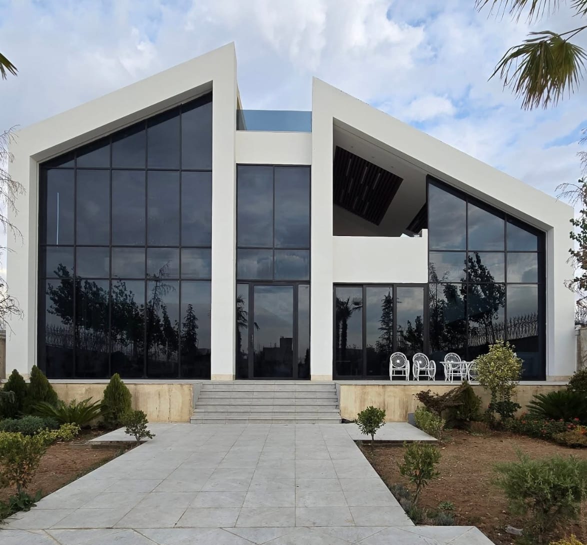 Full-height curtain wall system